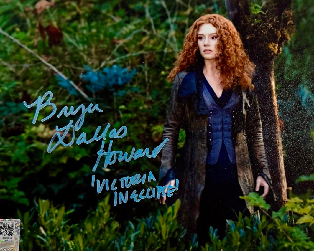 Bryce Dallas Howard Signed 8x10 Photo (Eclipse) w/Character Inscription - Official Pix #02